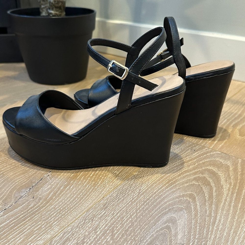 Arezzo Platforms